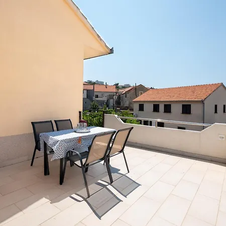 Neno Apartment *